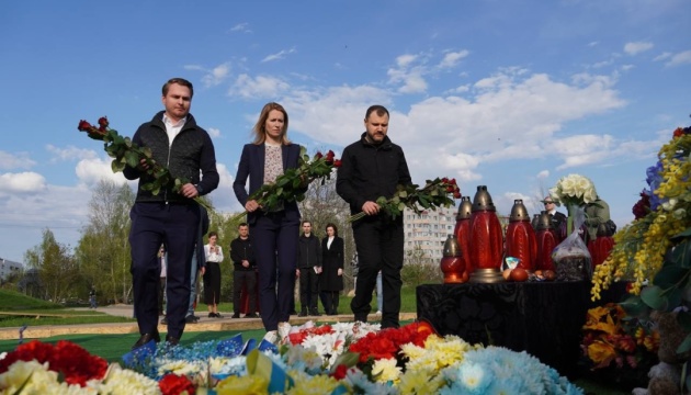Premierministerin von Estland besucht Butscha und Borodjanka
