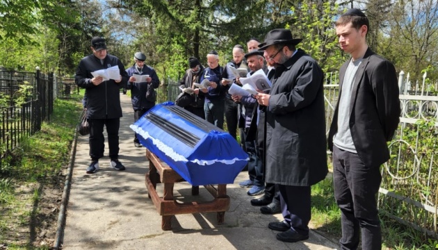 ハルキウで約１年捜索の行われていたユダヤ系ウクライナ軍人の遺体埋葬