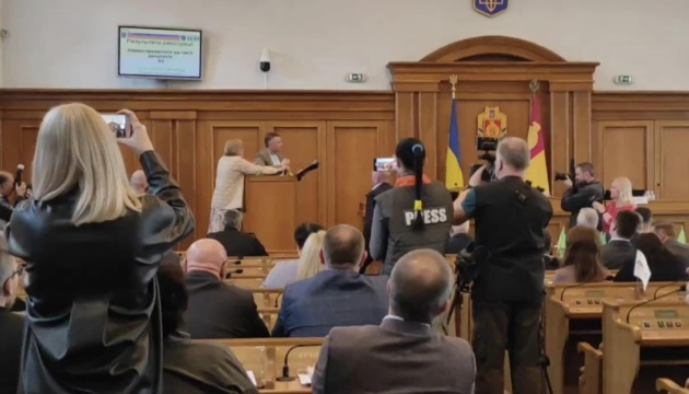 Кропивницька облрада на позачерговій сесії проголосувала за звільнення голови