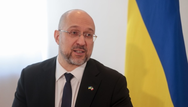 Прем’єр заявив про необхідність якнайшвидше підготувати українських пілотів