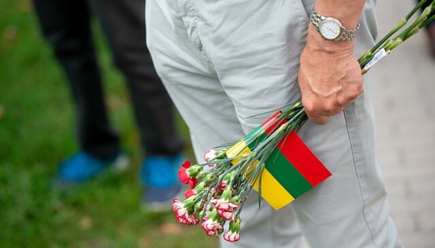 Офіційний Вільнюс висловив протест через знесений у рф пам'ятник репресованим із Литви