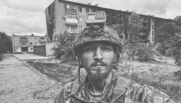 Мати загиблого воїна зі Львівщини передала чотири дрони підрозділу, де служив син