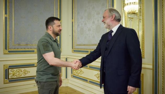Zelensky habla del fortalecimiento del apoyo de defensa a Ucrania con el asesor del primer ministro británico