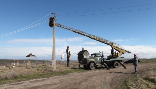 На Ізюмщині енергетики повернули світло в село, яке понад рік було знеструмлене