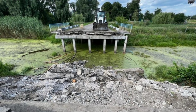 Russians destroy  bridge in Chernihiv region, ‘cutting off’ border village 