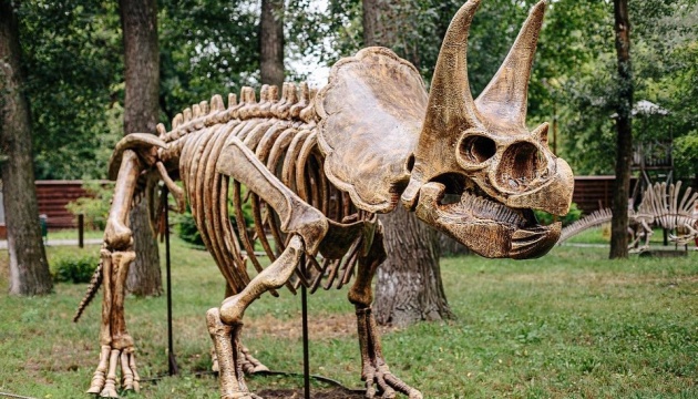 У Києві відновлює роботу парк динозаврів