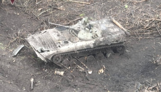 Десантники показали російські БМП, знищені на Луганщині