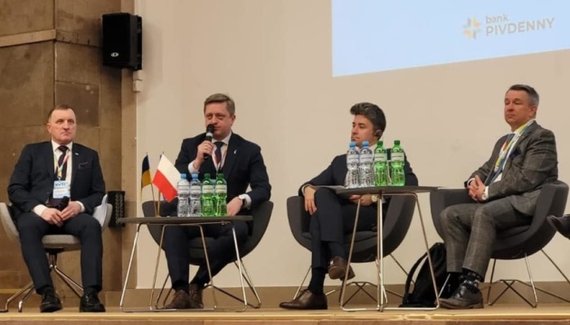 Посол Зварич: причиною проблем на ринках є російська агресія, а не українська продукція