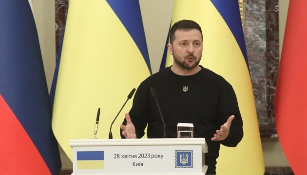 Зеленський: З поверненням депортованих дітей поки що Україні допомагає тільки Україна