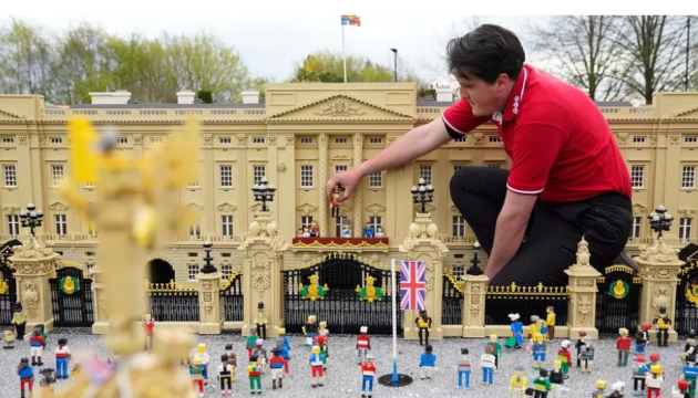 У Британії створили сцену коронації Чарльза ІІІ з конструктора Lego