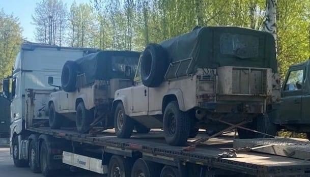 Lituania entrega todoterrenos Land Rover y raciones de combate a Ucrania