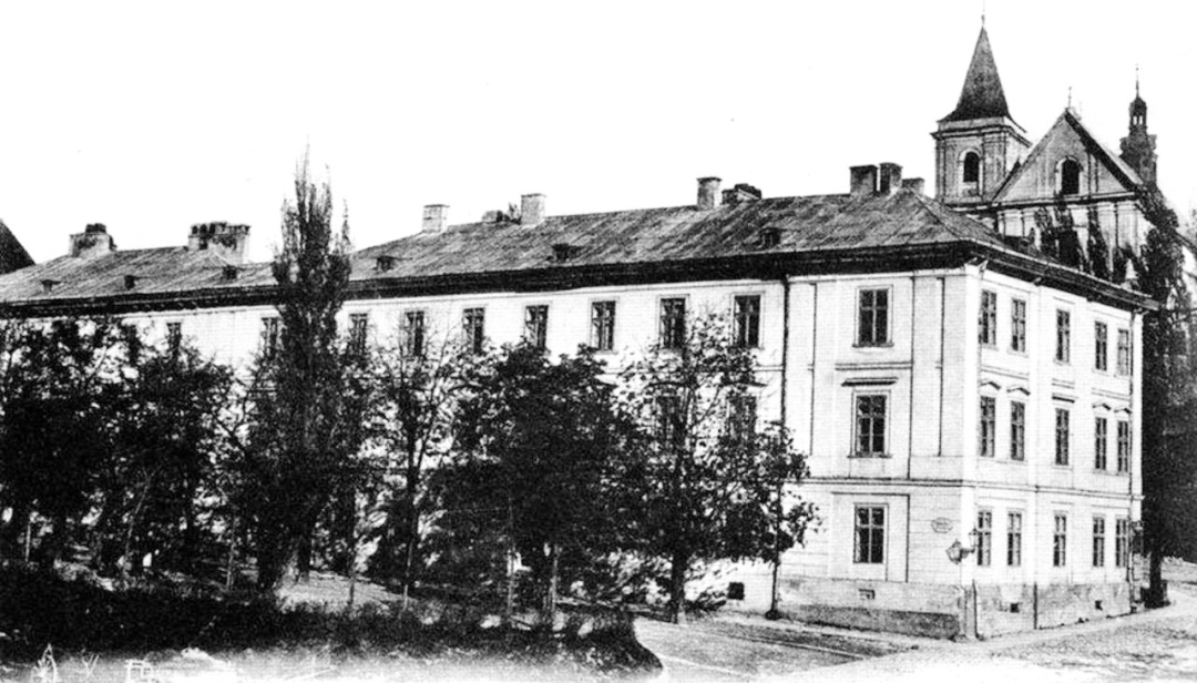 Колишня німецької гімназії (нині - міська середня школа №8) на вулиці Підвальній, Львів 