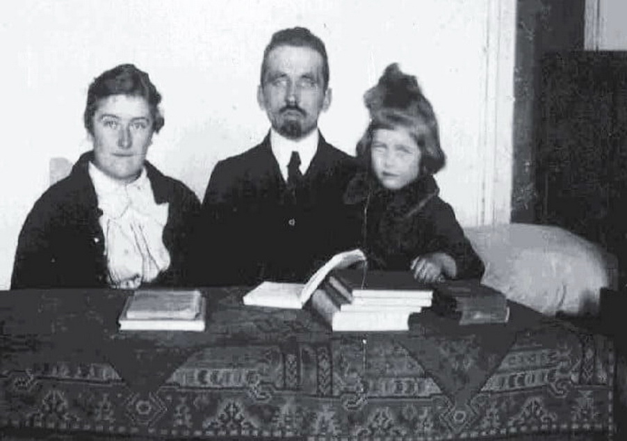 Мирон Зарицький із дружиною і донькою Катрусею, 1918 р.