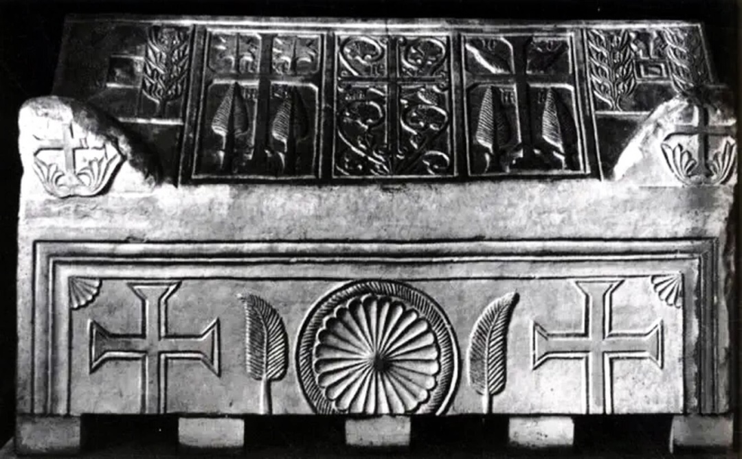 Саркофаг Володимира Мономаха, Софійський собор, Київ.