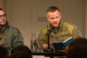 Книжку Артема Чапая «Не народжені для війни» перекладуть китайською і корейською