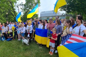 Sunflowers near embassy in Washington: Ukrainian activists draw attention to Russian war crimes