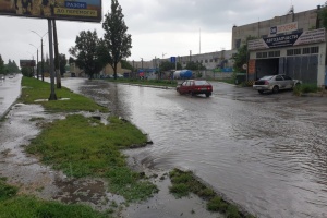 Через зливу в Одесі затоплені вулиці