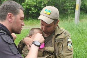 Дворічна дівчинка, яку шукали чотири доби, перебуває у лікарні