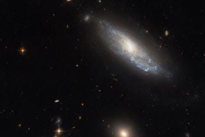 Hubble показав «самотню» спіральну галактику в сузір'ї Кита