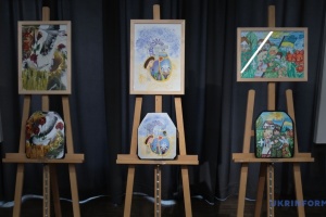У Києві відкрилася виставка робіт юних художників «Барви Перемоги»
