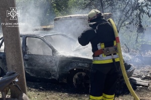 У прикордонні Сумщини пожежники під час гасіння вогню потрапили під обстріл