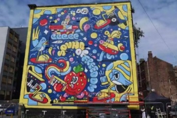 Mural con realidad aumentada y música de la banda TVORCHI inaugurado en Liverpool