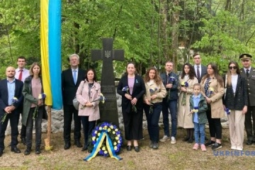 Ukrainian diplomats pay tribute to victims of Ebensee concentration camp in Austria