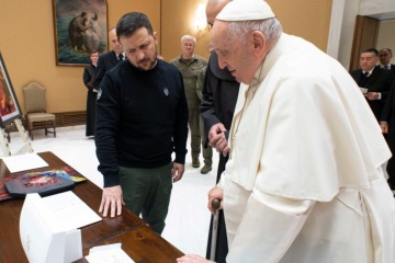 Zelensky meets with Pope Francis at Vatican