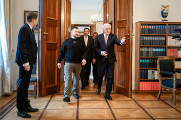 Zelensky starts his visit to Germany meeting with Steinmeier