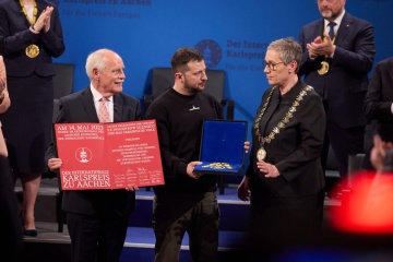 Volodymyr Zelensky reçoit le prix Charlemagne