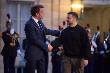 Zelensky meets with Macron in Chisinau