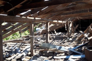 Durch Beschuss von Huljajpole ein Verwaltungsgebäude und ein Geschäft beschädigt