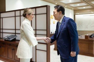 ゼレンシカ宇大統領夫人、韓国訪問　尹大統領と防空システムや地雷除去機材につき協議
