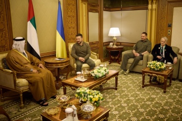 Ukraine's president meets with representatives of UAE, Oman, Kuwait
