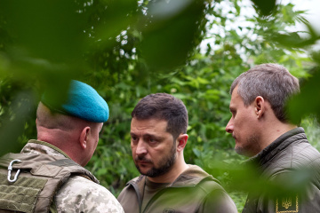 Zelensky visita las posiciones en el área Vugledar-Márinka 