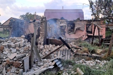 In Region Cherson beschädigen russische Bomben Wohnheim, Kirche und Getreidespeicher
