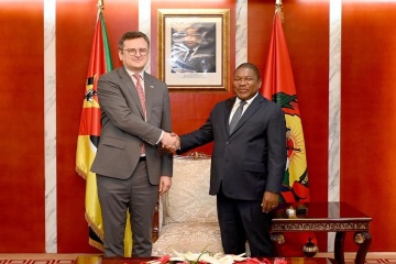 Kuleba invita a Mozambique a sumarse a la implementación de la Fórmula de la Paz