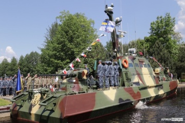 Gepanzertes Boot „Butscha“ in Dienst gestellt, Saluschnyj nimmt an Zeremonie teil