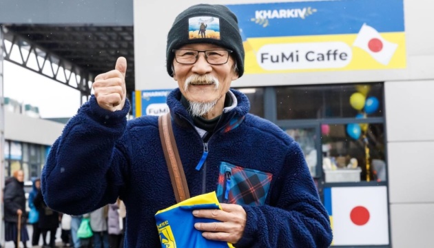 日本人がウクライナ東部に開いた無料カフェ　地方行政府代表が調理器具や食料を提供