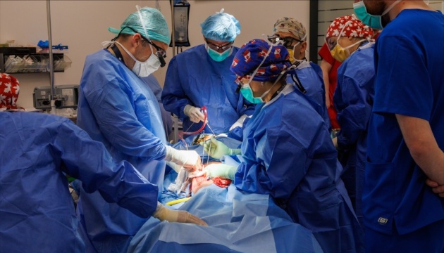 У Польщі канадські пластичні хірурги прооперують українців з важкими травмами обличчя