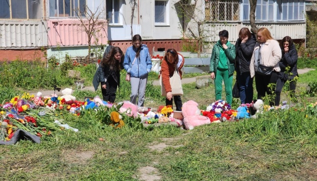 L’ambassadeur de France en Ukraine rend hommage aux victimes de la frappe russe sur Ouman 