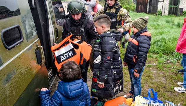 На Донеччині евакуювали родину з п'ятьма дітьми, батько яких загинув під час обстрілу
