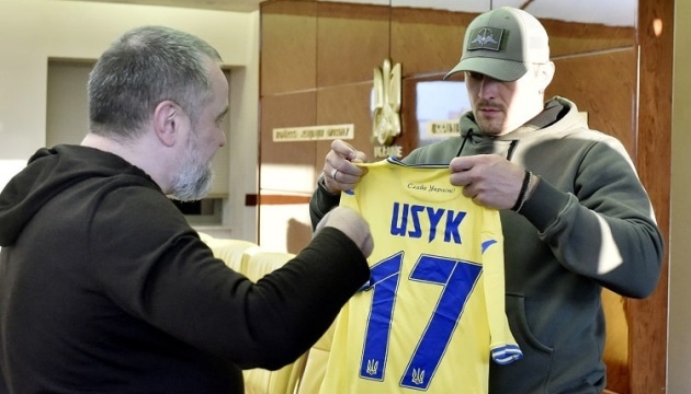 Усик став амбасадором національної збірної України з футболу