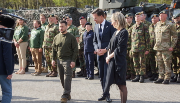 Zełenski odwiedził bazę Sił Powietrznych w Holandii

