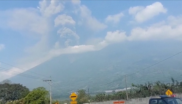 У Гватемалі через виверження вулкана евакуювали 250 людей 