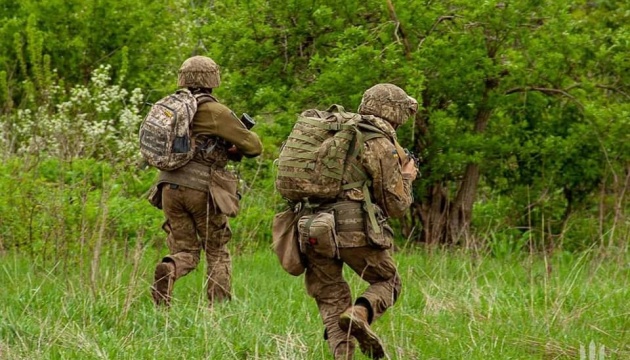 Ukrainian defenders repel more than 30 Russian attacks in three directions