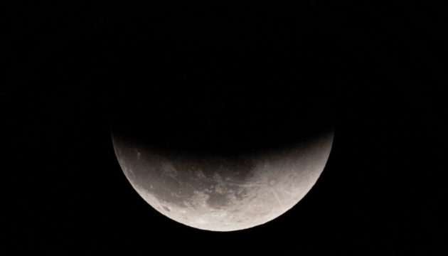 5 травня спостерігається місячне затемнення