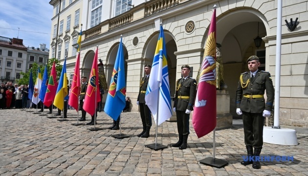 На День міста у Львові замайоріли прапори оборонних структур, які захищають Україну