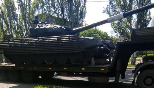 У Маріуполі фіксують переміщення російських танків та систем ППО