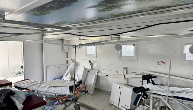 Un hôpital mobile de la Croix-Rouge endommagé par un bombardement russe dans la région de Mykolaïv